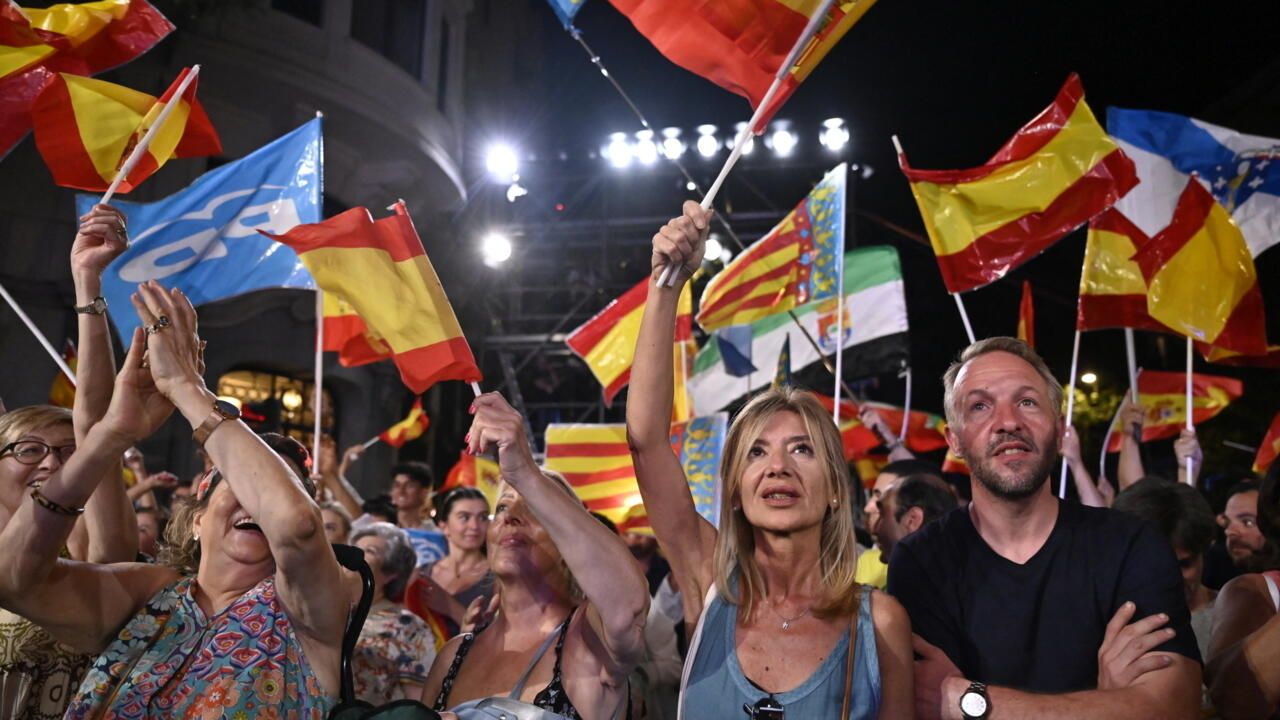 Législatives en Espagne : la droite devance de peu les socialistes, sans obtenir de majorité absolue