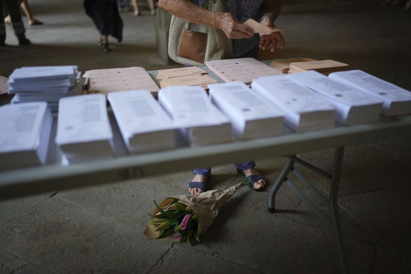 Elections législatives en Espagne : dans les bureaux de vote, les électeurs de droite comme de gauche se mobilisent