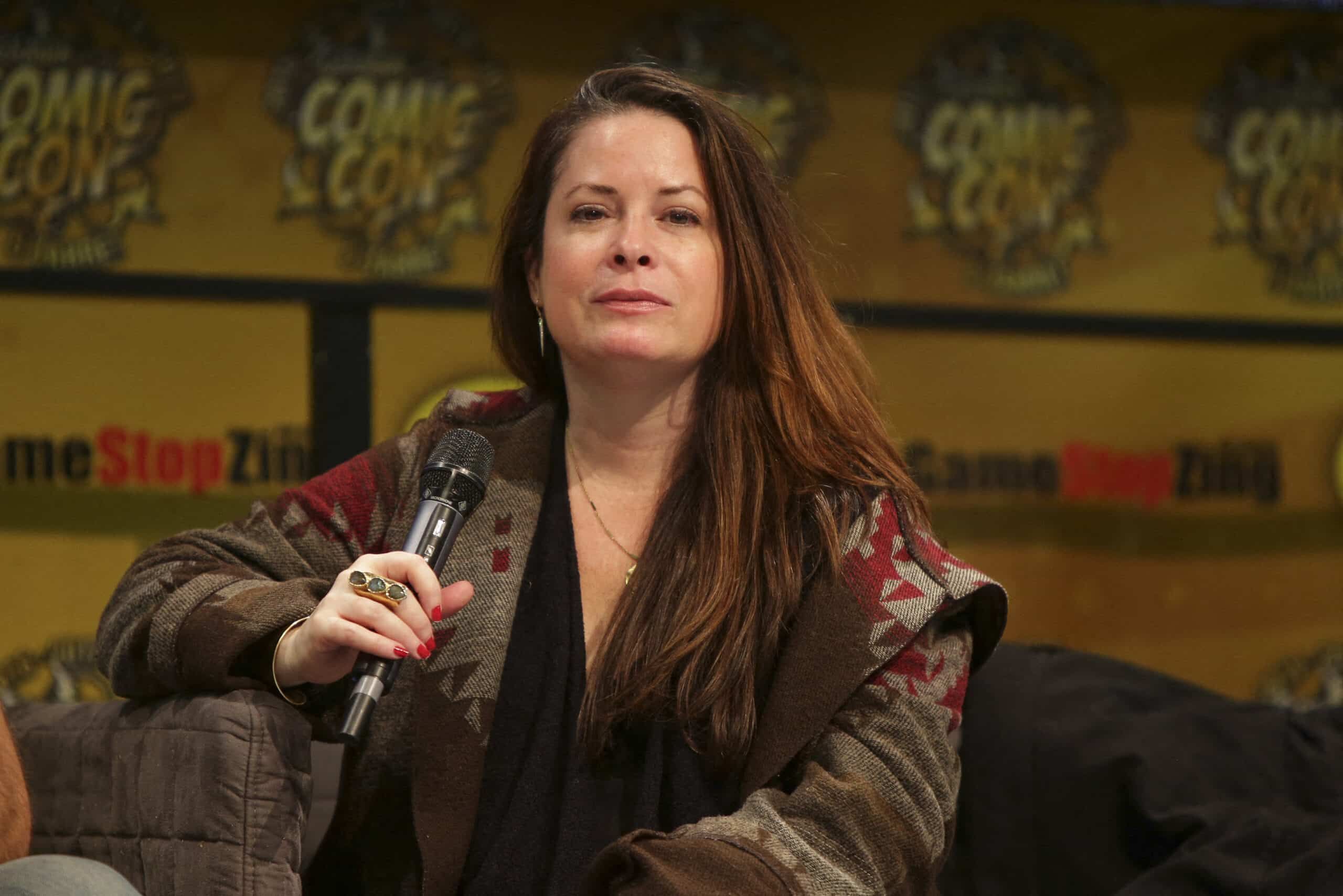 " Mes posts Instagram vous dérangent, allez vous faire… ", Holly Marie Combs répond aux détracteurs après la mort de Shannen Doherty