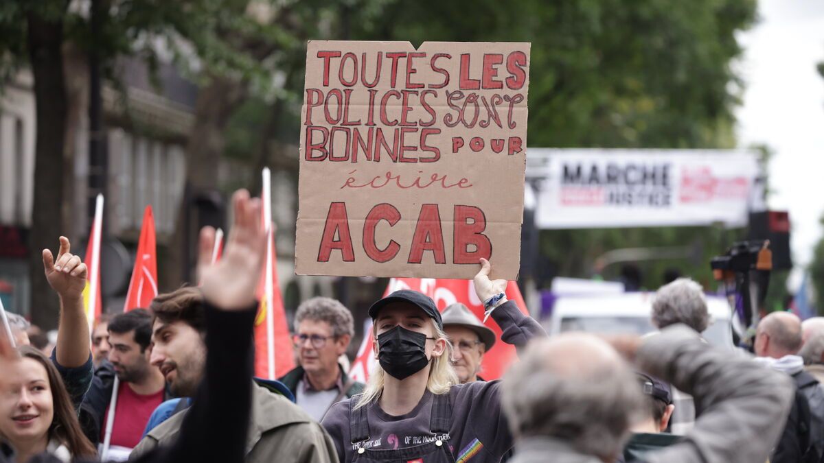 Une pancarte appelant au meurtre de policiers dans une manifestation à Besançon