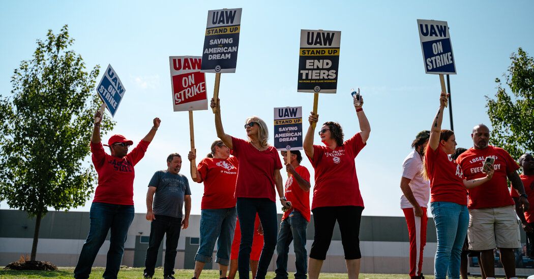 UAW Deal With Ford Could Put Pressure on G.M. and Stellantis