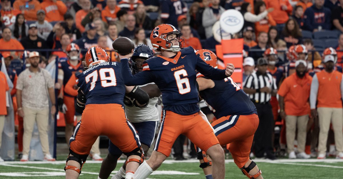 Syracuse 31, UConn 24: Record-setting day for McCord leads Orange to win