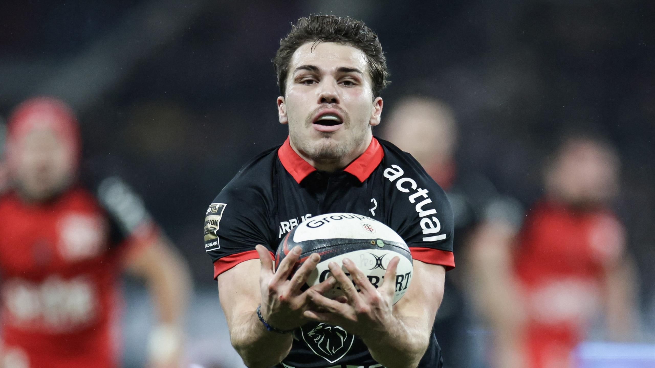 Le Stade Toulousain d'Antoine Dupont s’impose face à Toulon après un match animé