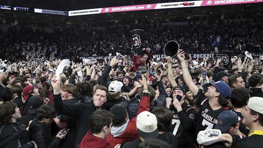 USC fined for storming court after Kentucky game