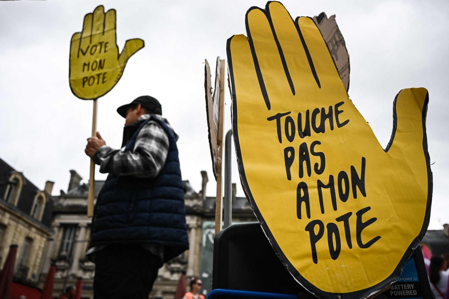 Plusieurs plaintes déposées pour messages racistes envers Ebony Cham, finaliste de la " Star Academy "