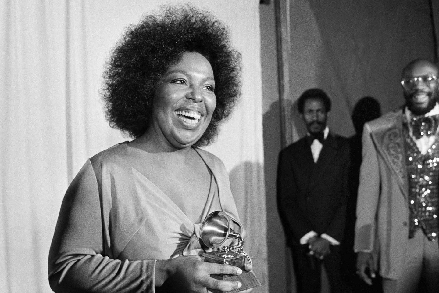 La mort de Roberta Flack, chanteuse afro-américaine à la voix douce de " Killing Me Softly with His Song "