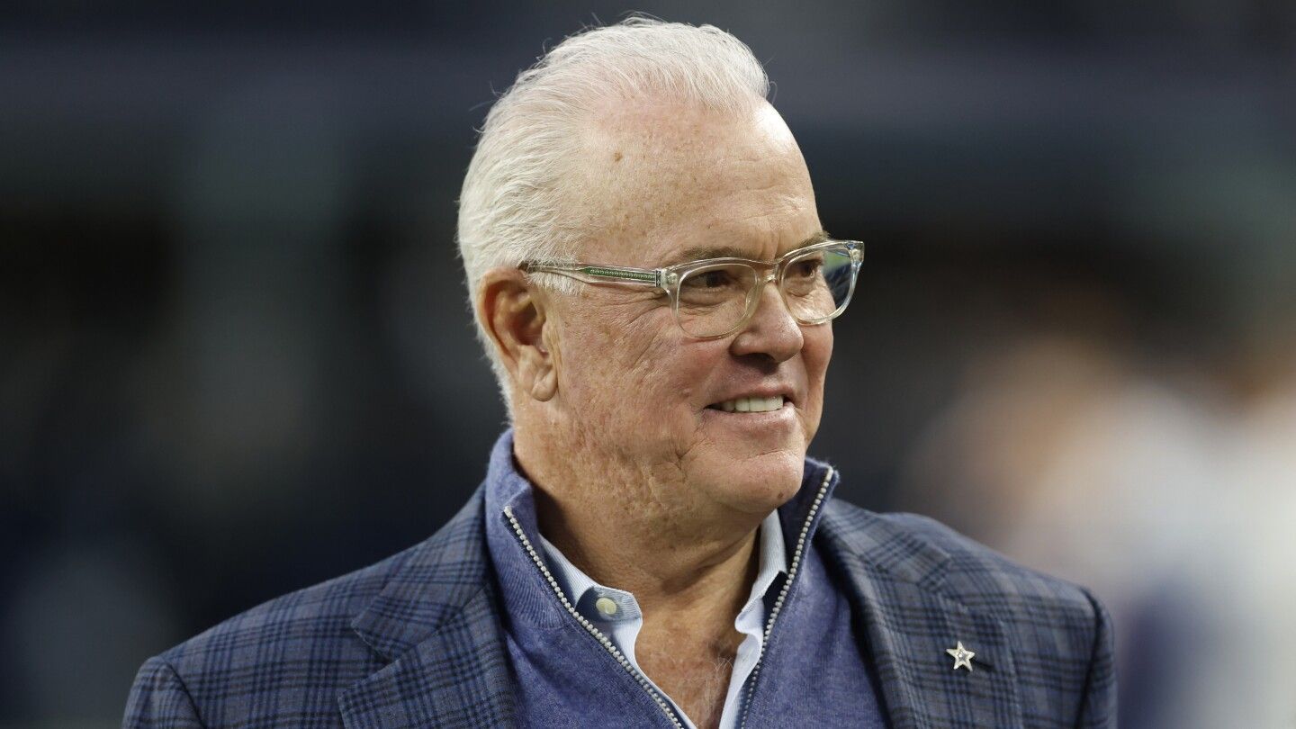 Stephen Jones: Cowboys will be "selectively aggressive" in free agency