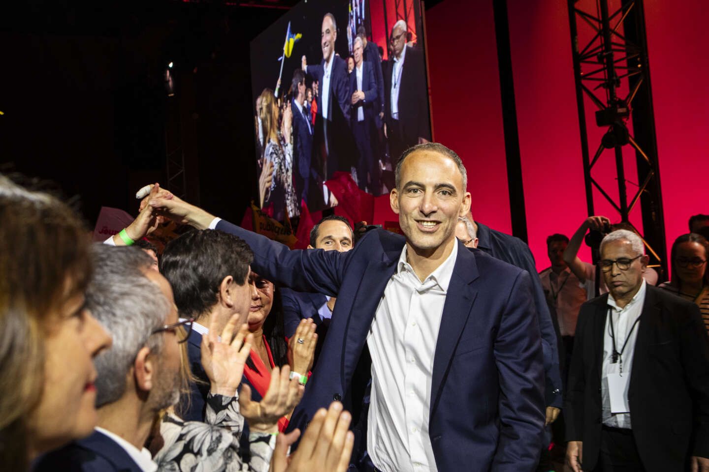 Elections européennes : le PS réuni derrière Raphaël Glucksmann pour son premier grand meeting