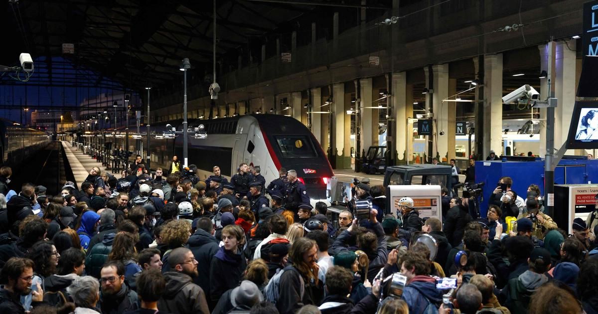 Pap Ndiaye exfiltré de la gare de Lyon à cause d'un regroupement de manifestants