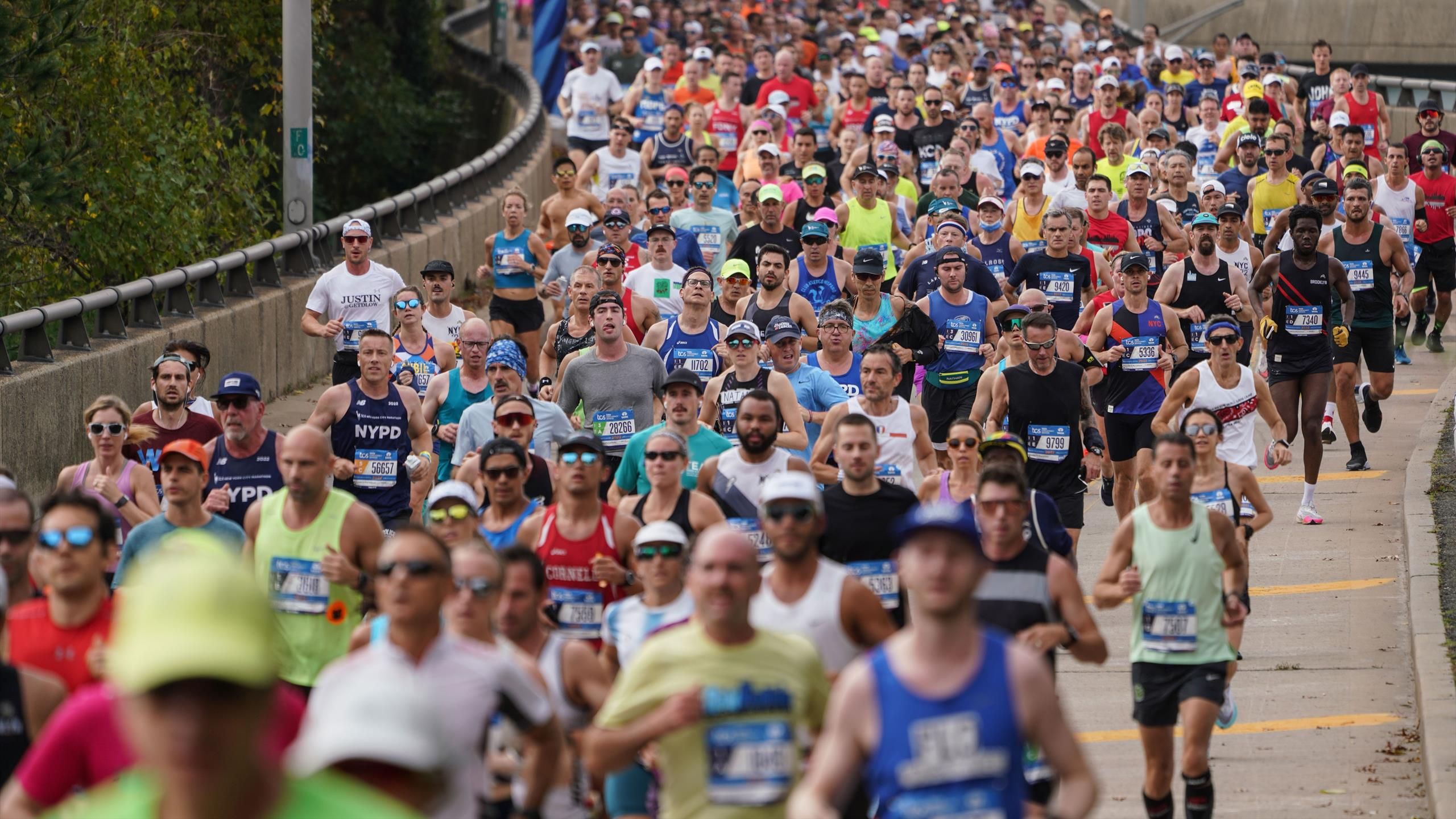 Vidéo - Un Français, Guillaume de Lustrac, bat le record du monde du marathon... couru en marche arrière !