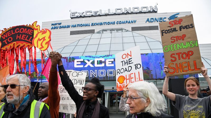 Shell: Climate protest disrupts oil company's shareholder meeting