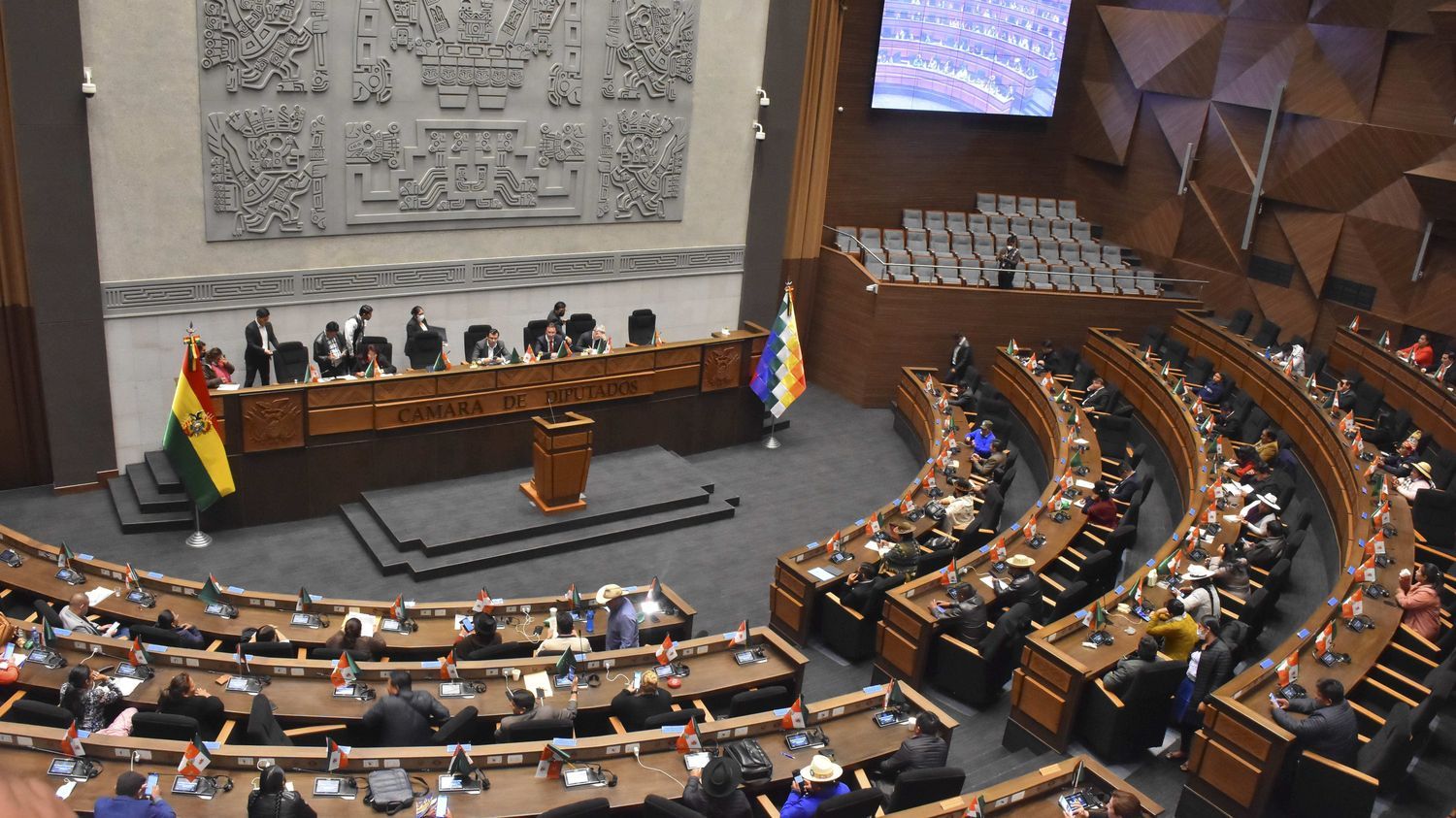 Bolivie : des députées se battent au Parlement lors d'une séance consacré à l'opposant emprisonné Luis Fernando Camacho