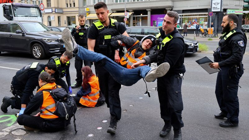 German climate raids: Police conduct nationwide searches against Last Generation climate activists