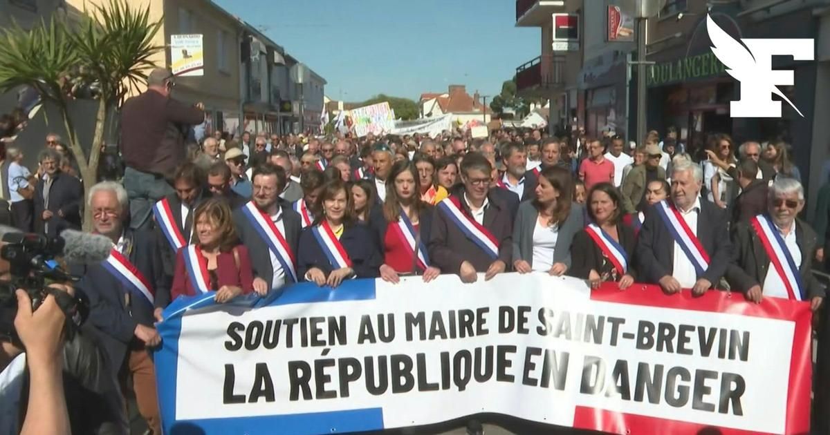 Des milliers de personnes à Saint-Brévin pour soutenir le maire démissionnaire Yannick Morez