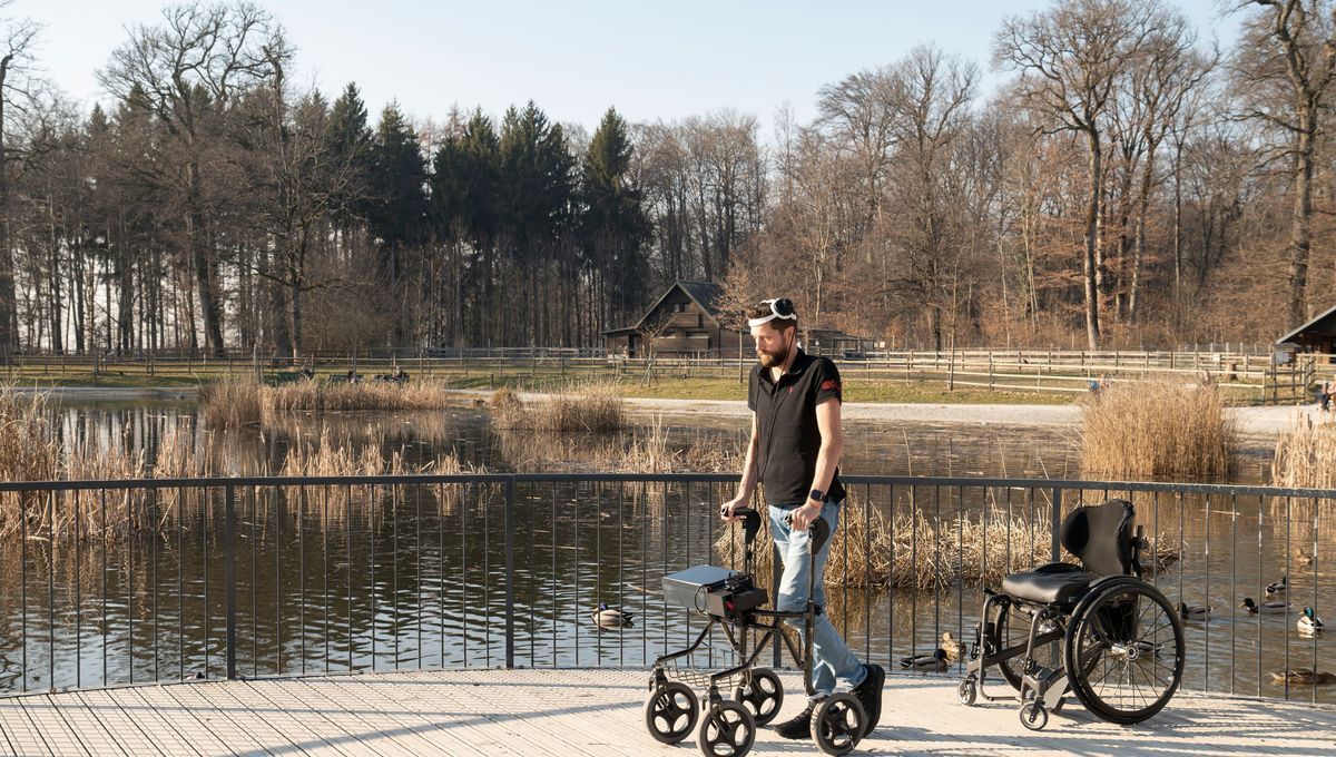 Une innovation grenobloise permet à un premier patient paraplégique de contrôler sa marche par la pensée !