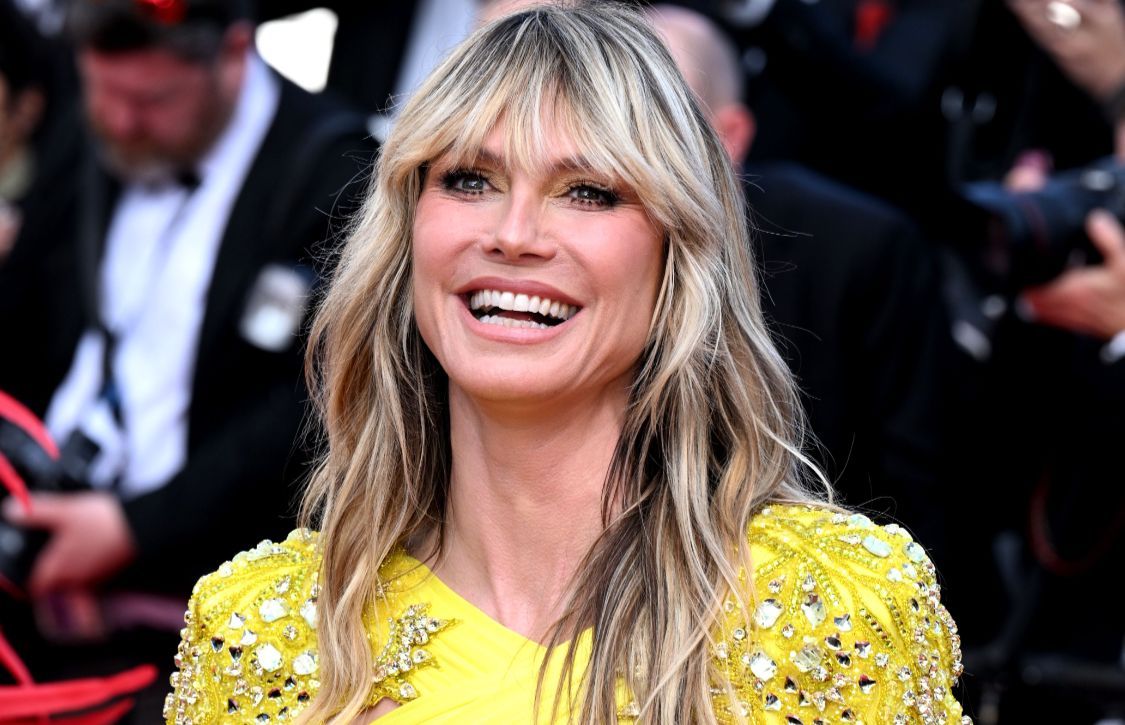 Festival de Cannes : Heidi Klum dévoile sa poitrine et bien plus dans une sulfureuse robe cut-out méga fendue