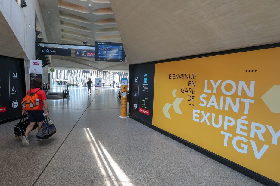 Vols intérieurs interdits : pourquoi rien ne change à l'aéroport de Lyon Saint-Exupéry