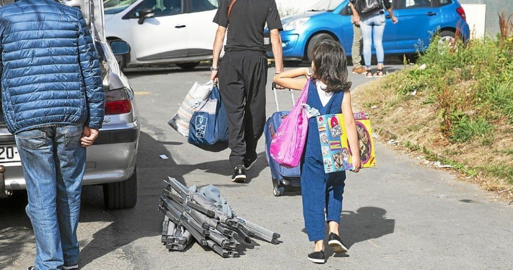 Près de Rennes, des familles délogées pour faire de la place aux sans-abri de Paris [Exclusif]