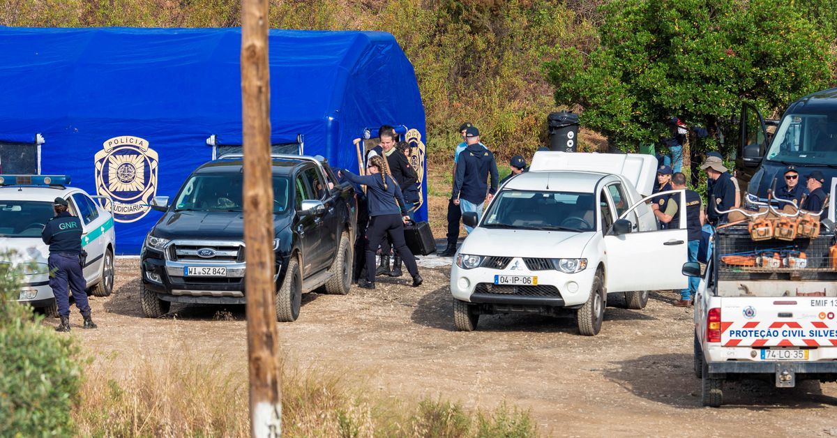 Sniffer dogs join search for Madeleine McCann at Portuguese reservoir