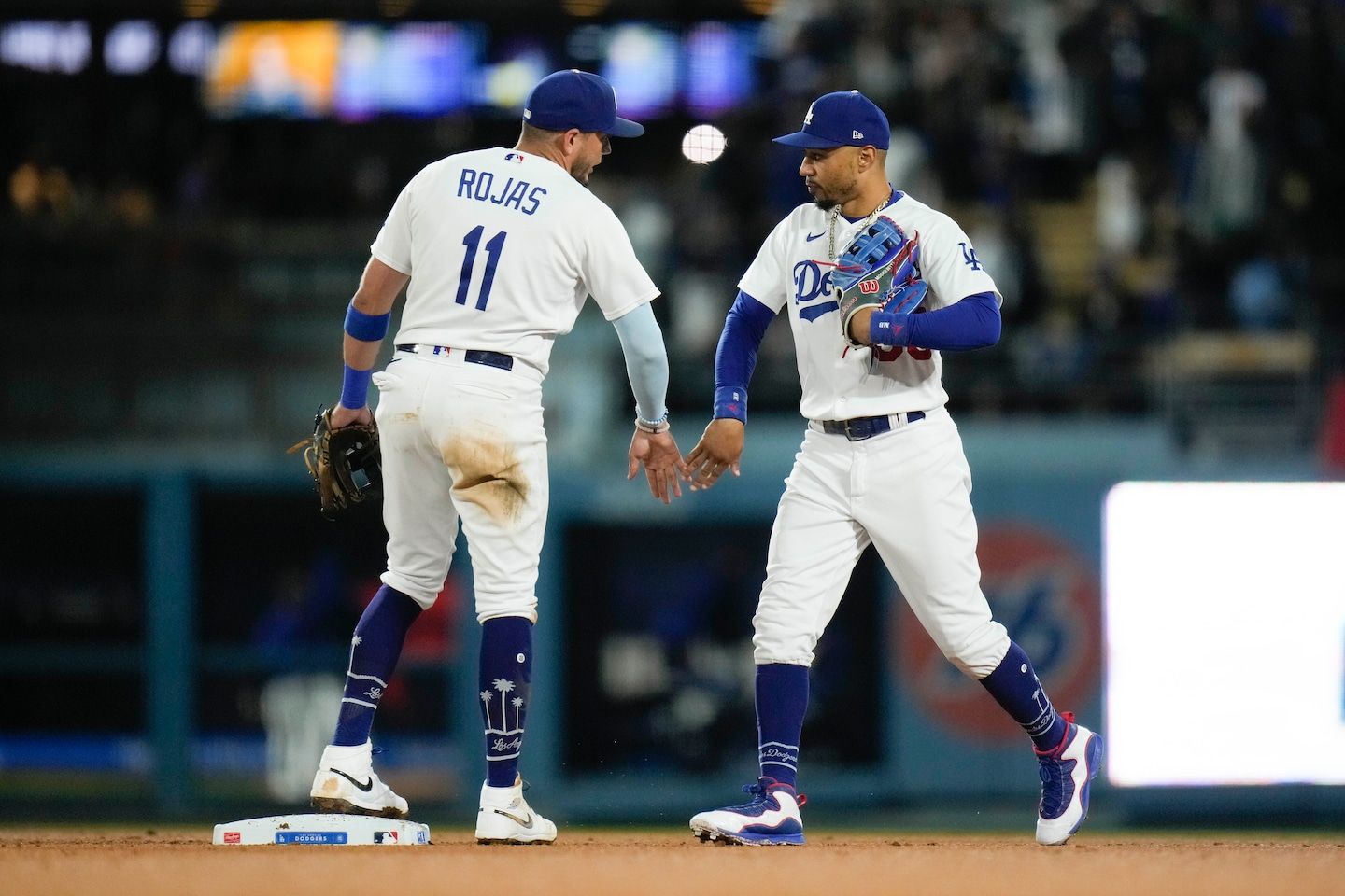 Dodgers edge defending champion Astros 3-2 as LA fans rain down boos on Altuve and Bregman