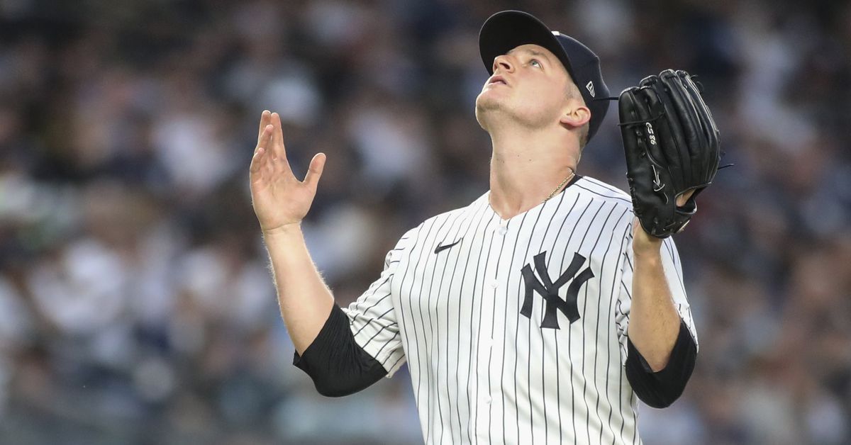 Yankees’ blunders on offense, defense doom them in 4-2 loss to Rangers