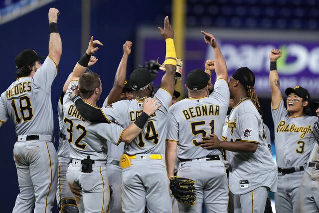 Pirates rally in the 9th to beat Miami, snap 10-game losing streak