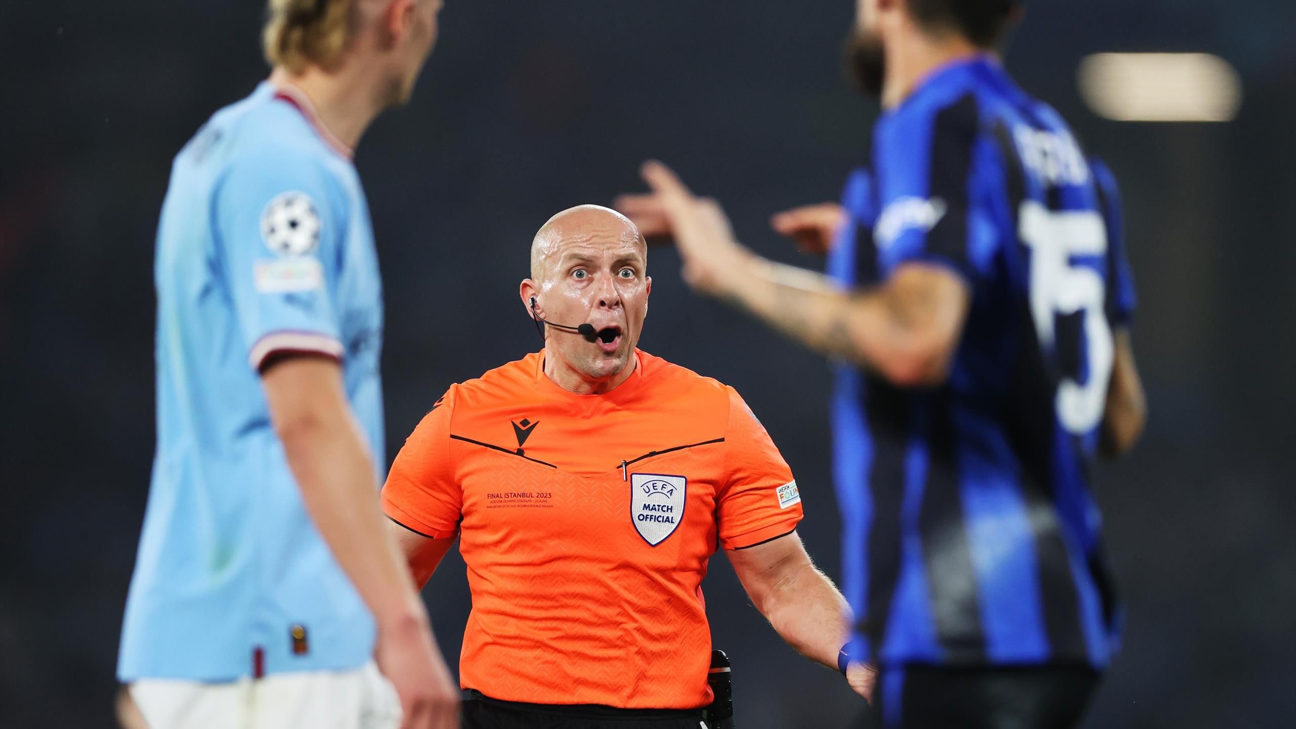 La pittoresque préparation de Manchester City-Inter Milan par Szymon Marciniak, l'arbitre de la rencontre