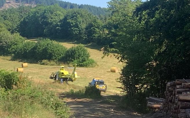 Un motard perd le contrôle de son véhicule et chute au fond d'un fossé à Villapourçon