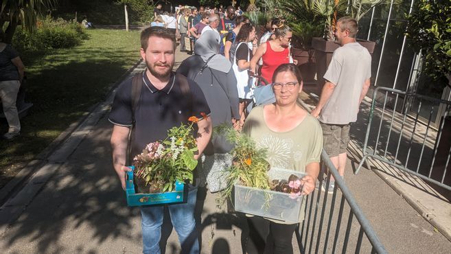 Plusieurs centaines de personnes sont venues chercher des plantes offertes par la Ville de Sens