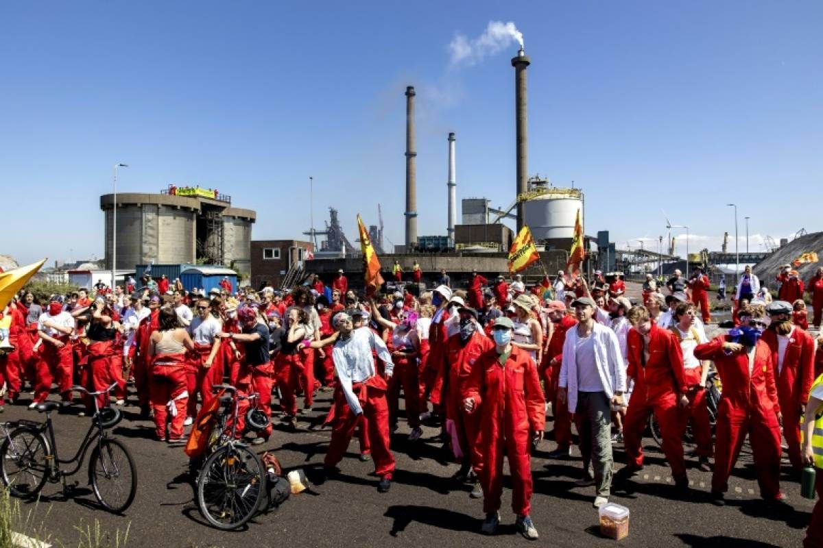 Une usine Tata Steel aux Pays-Bas investie par des manifestants écologistes