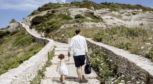 Le Royaume-Uni décrit la Corse comme la région la moins accueillante pour les enfants