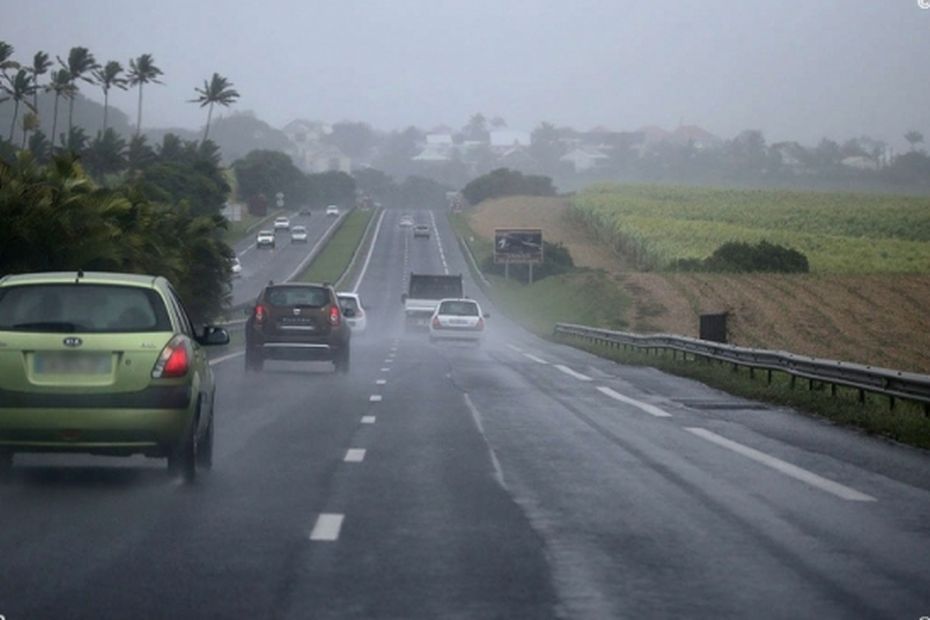 Vigilance jaune forte pluies/orages sur l’Est et le Sud de La Réunion et vigilance jaune vents forts sur l’Ouest