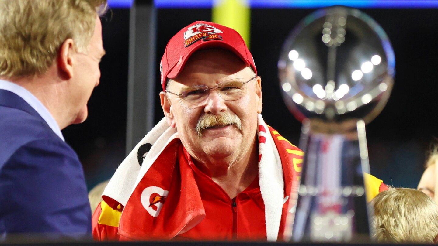 Chiefs owner Clark Hunt doesn't see Andy Reid retiring any time soon