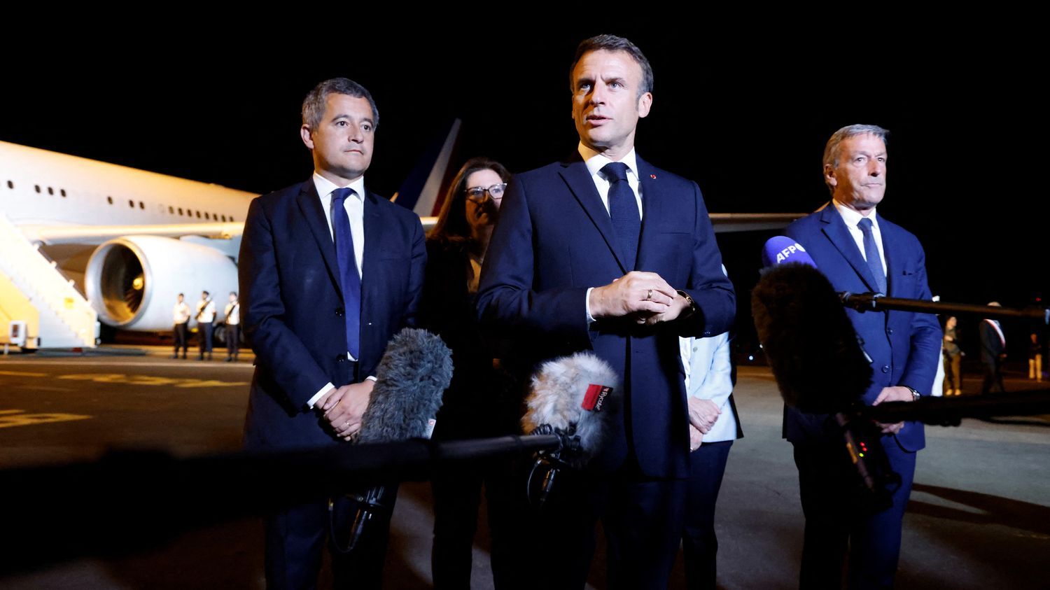 le président est arrivé à Nouméa, d'où il s'exprimera sur France 2 et TF1 à 13 heures