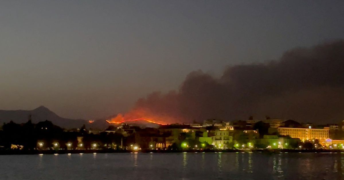 Tourists flown home as wildfires rage on Greek islands