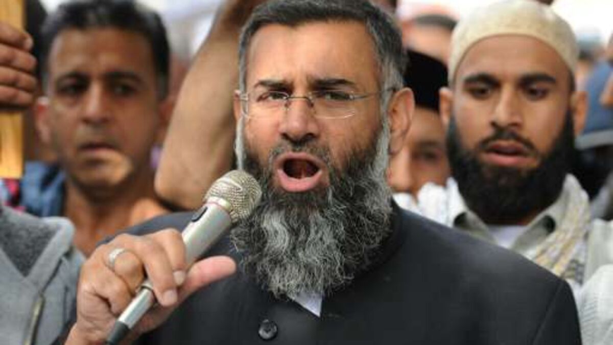 Royaume-Uni : le prédicateur radical Anjem Choudary, figure du " Londonistan ", inculpé pour terrorisme