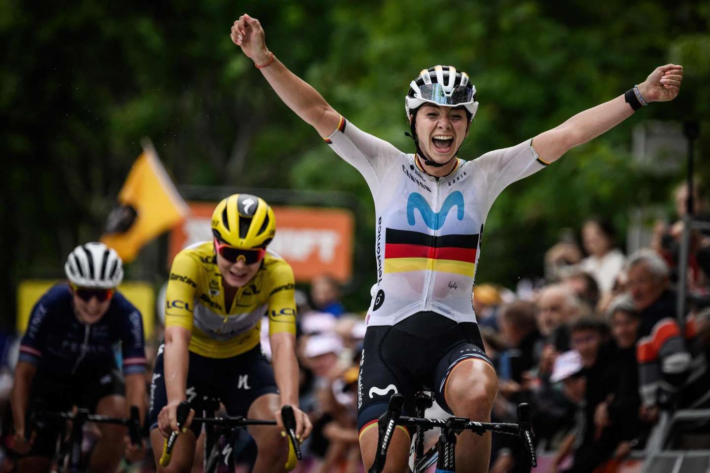 Tour de France Femmes 2023 : Liane Lippert vainqueure au sprint devant Lotte Kopecky, qui conserve son maillot jaune