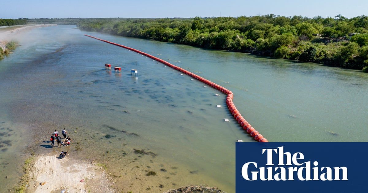 Texas governor defies federal order to remove anti-migrant buoys from river