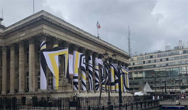 Clôture Paris : le CAC40 quasiment stable avant l'avalanche de publications semestrielles et les banques centrales