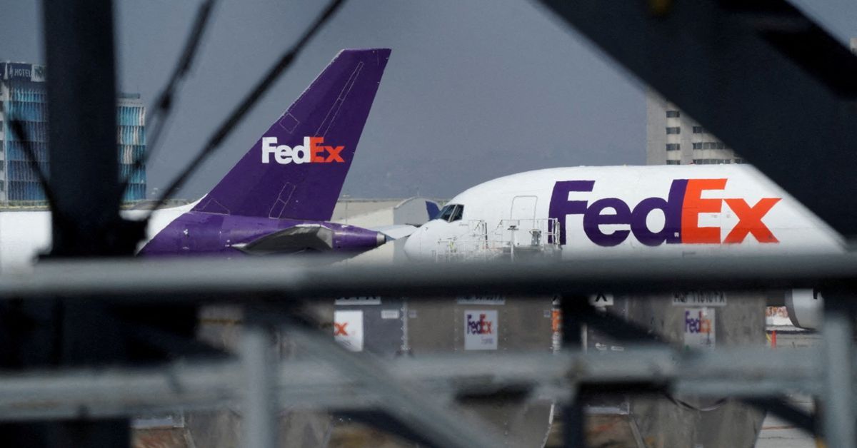 FedEx pilots reject tentative deal, supervised talks likely