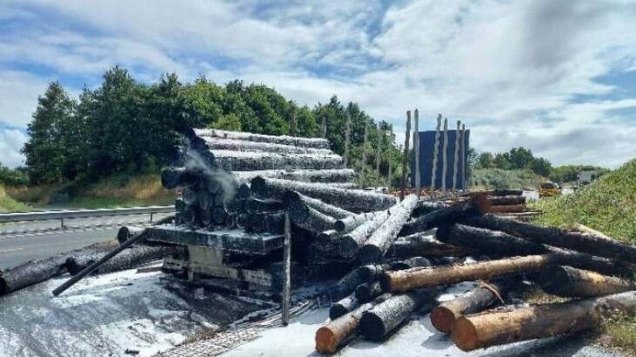 Un feu de poids lourd paralyse l’A87 en Vendée