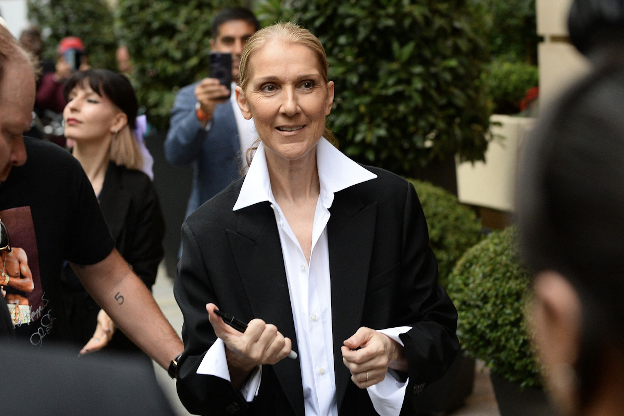 Céline Dion : René-Charles méconnaissable aux côtés de sa mère à Paris