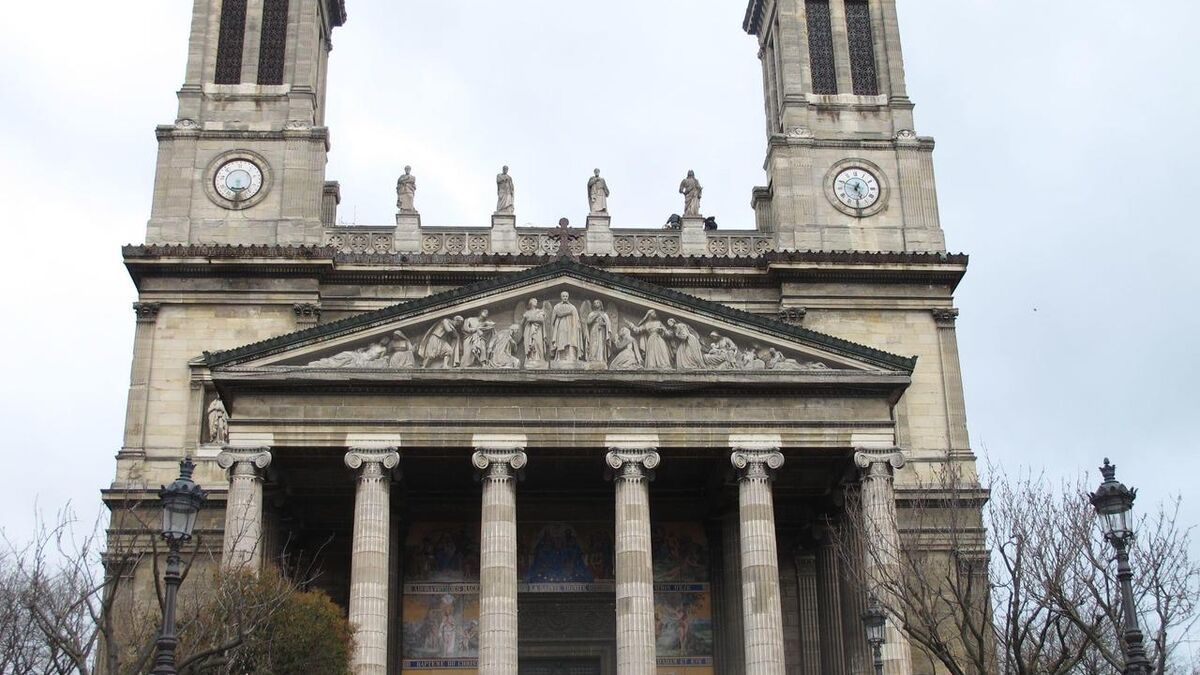 Paris : pourquoi les cloches des églises ont-elles toutes sonné ensemble à 21 heures ce samedi