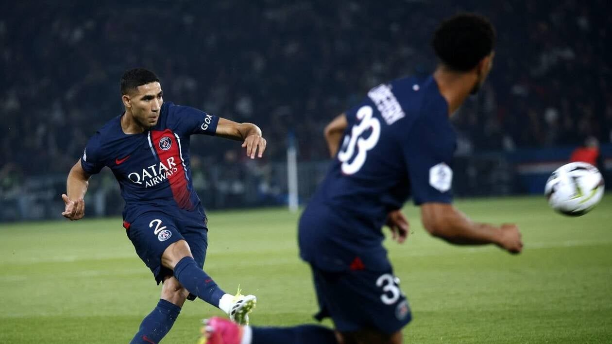 VIDÉO. Le coup franc somptueux d’Hakimi pour l’ouverture du score du PSG face à l’OM