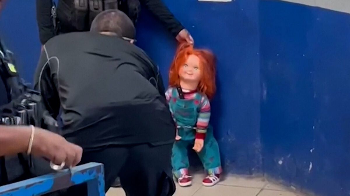 VIDÉO. Mexique : la poupée du film d’horreur Chucky arrêtée par la police " pour trouble à l’ordre public "