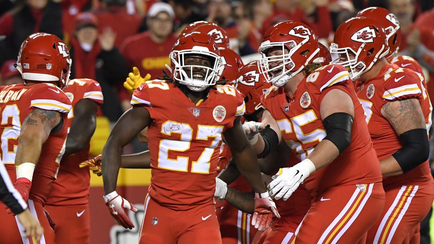 Chiefs sign Kareem Hunt to 53-man roster