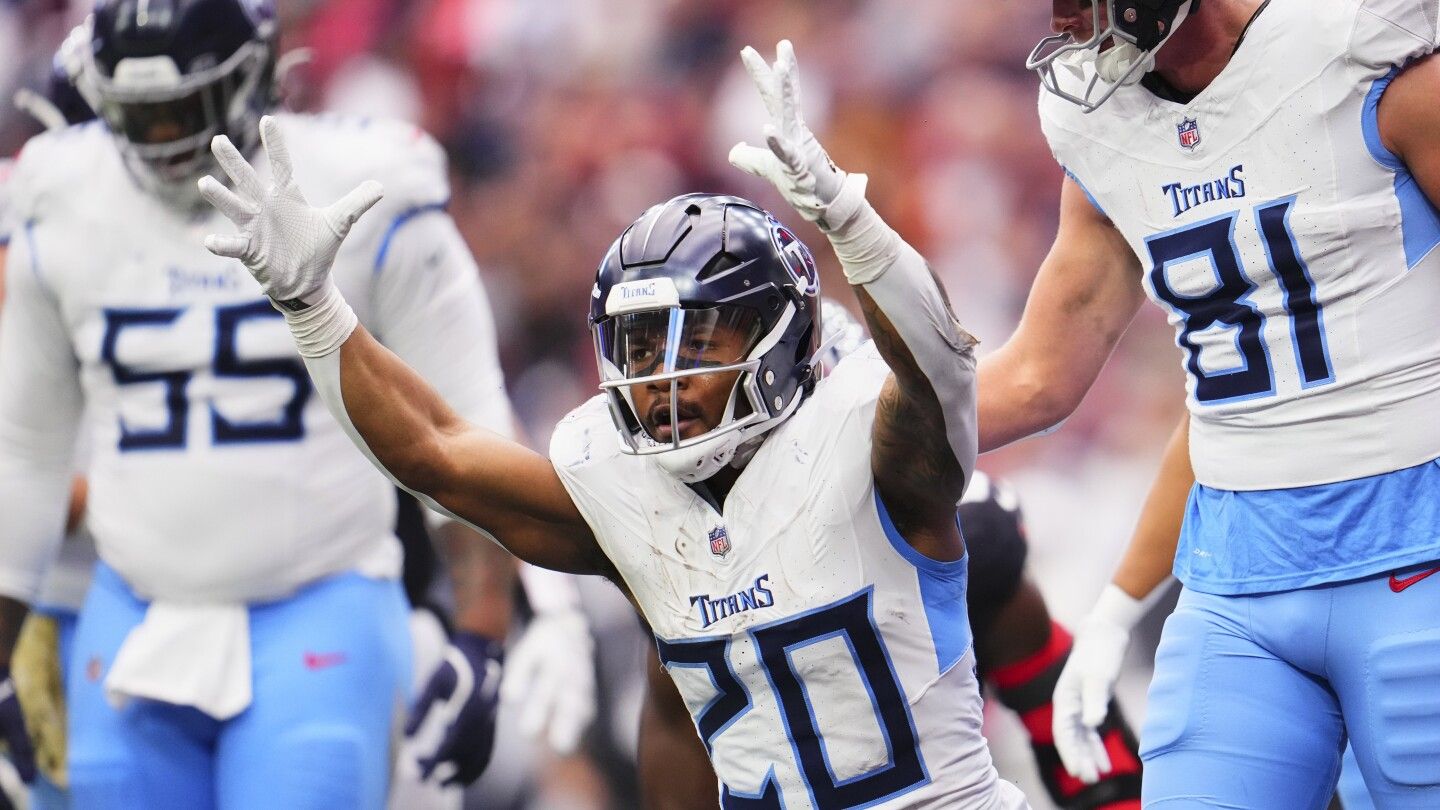 Titans upset error-prone Texans 32-27