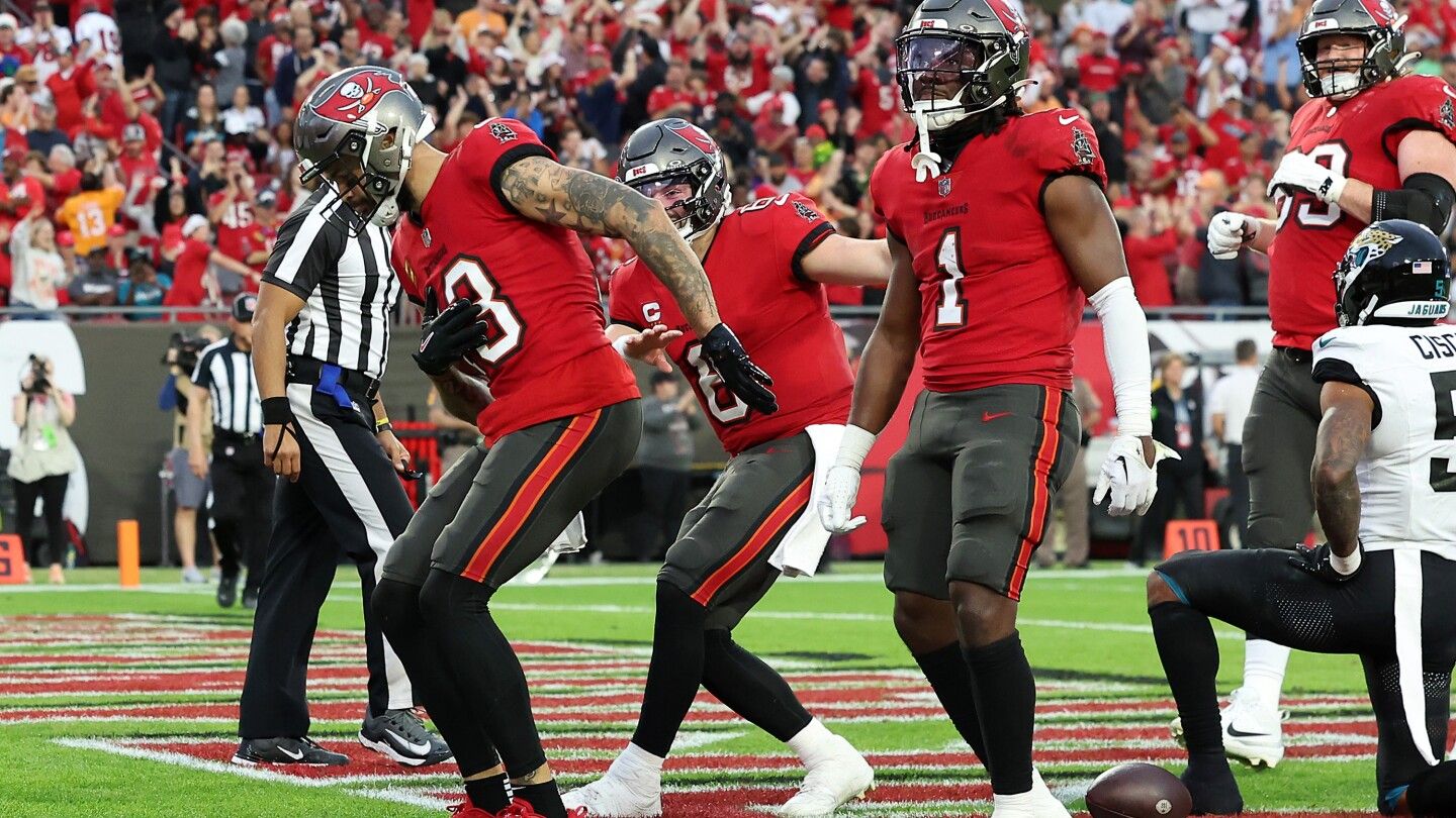 Buccaneers move closer to NFC South crown with 30-12 rout of Jaguars