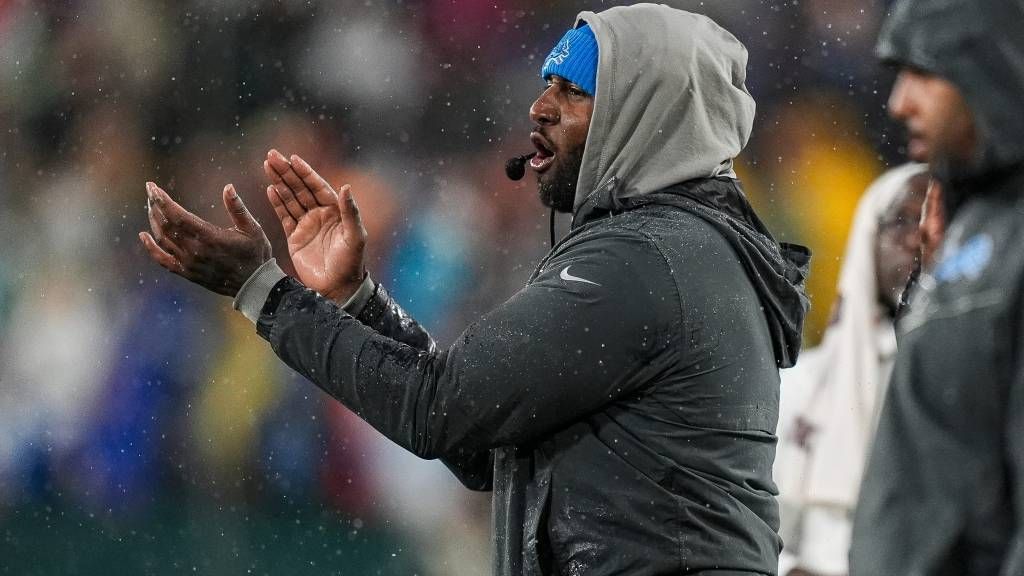 Lions hire Kelvin Sheppard as their new defensive coordinator