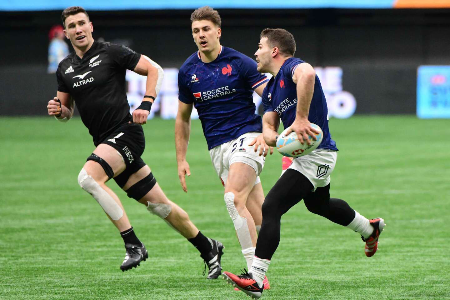 Rugby à VII : les Bleus d’Antoine Dupont éliminés en demi-finale à Vancouver, les Françaises joueront le titre